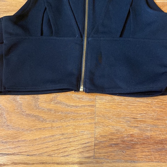 $7 CLEARANCE - Express XS Black Crop Top - Picture 5 of 9